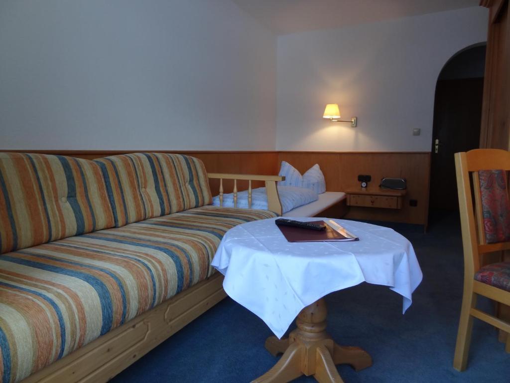 Hotel Müggelturm Oberstdorf Zimmer foto